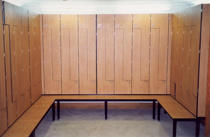 LOCKERS-1-Z-TYPE-WITH-INTEGRATED-BENCH